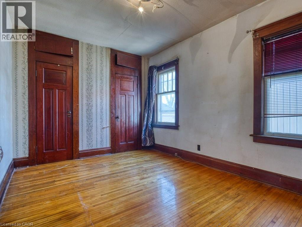 37 Kernahan Street, St. Catharines, Ontario  L2R 4T1 - Photo 14 - 40816116