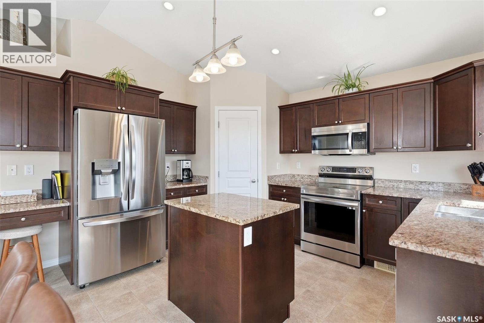 1218 Rempel Crescent, Saskatoon, Saskatchewan  S7T 0M2 - Photo 7 - SK033358