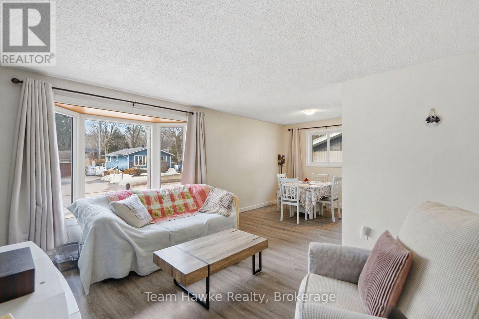 679 Simcoe Avenue, Tay, Ontario  L0K 1R0 - Photo 6 - S12945100