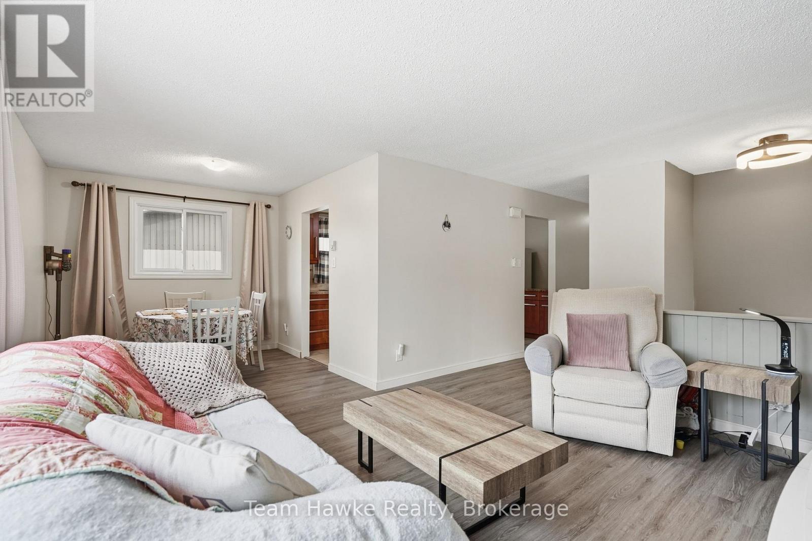 679 Simcoe Avenue, Tay, Ontario  L0K 1R0 - Photo 7 - S12945100