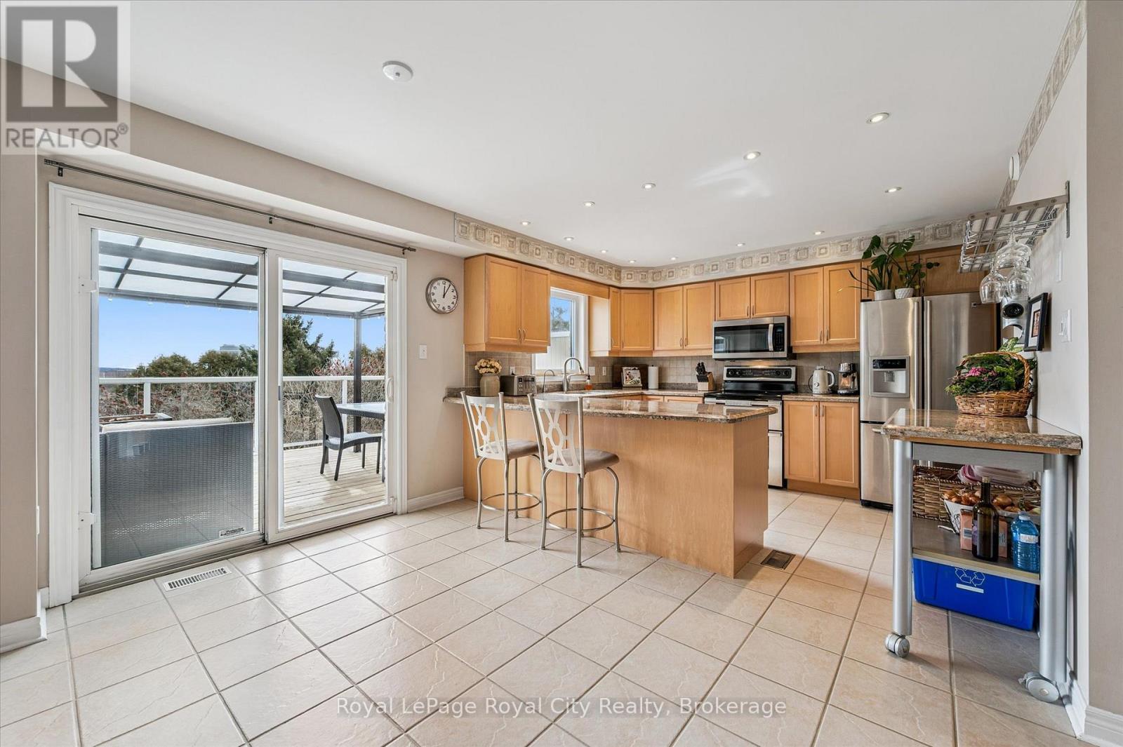 87 Law Drive, Guelph, Ontario  N1E 7J7 - Photo 9 - X12898684