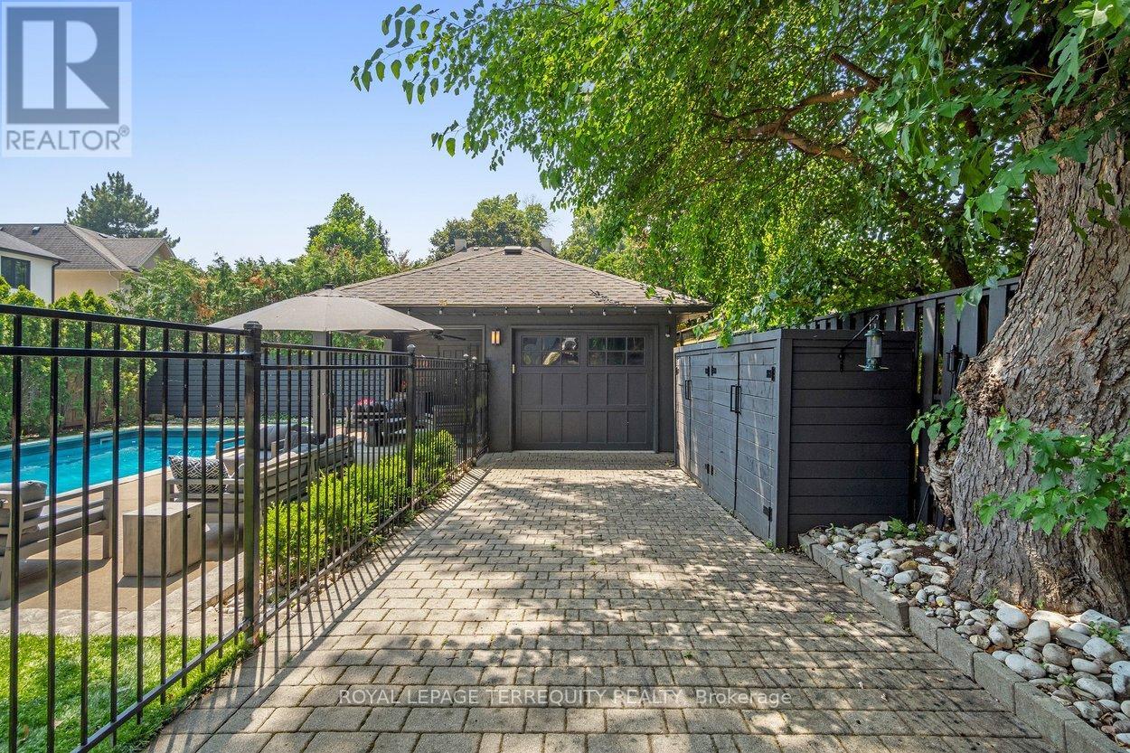 94 Kingsway Crescent, Toronto, Ontario  M8X 2R9 - Photo 45 - W13024008