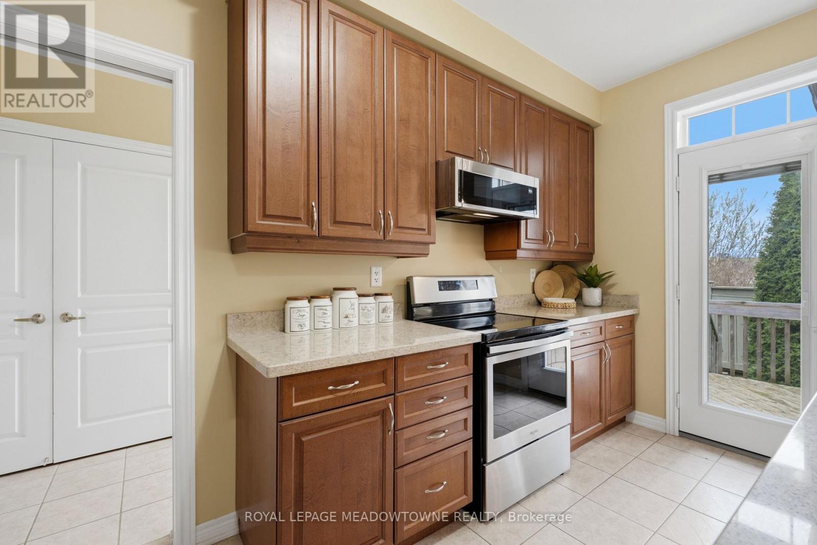 26 Garrison Square E, Halton Hills (Georgetown), Ontario  L7G 0B9 - Photo 17 - W13024206