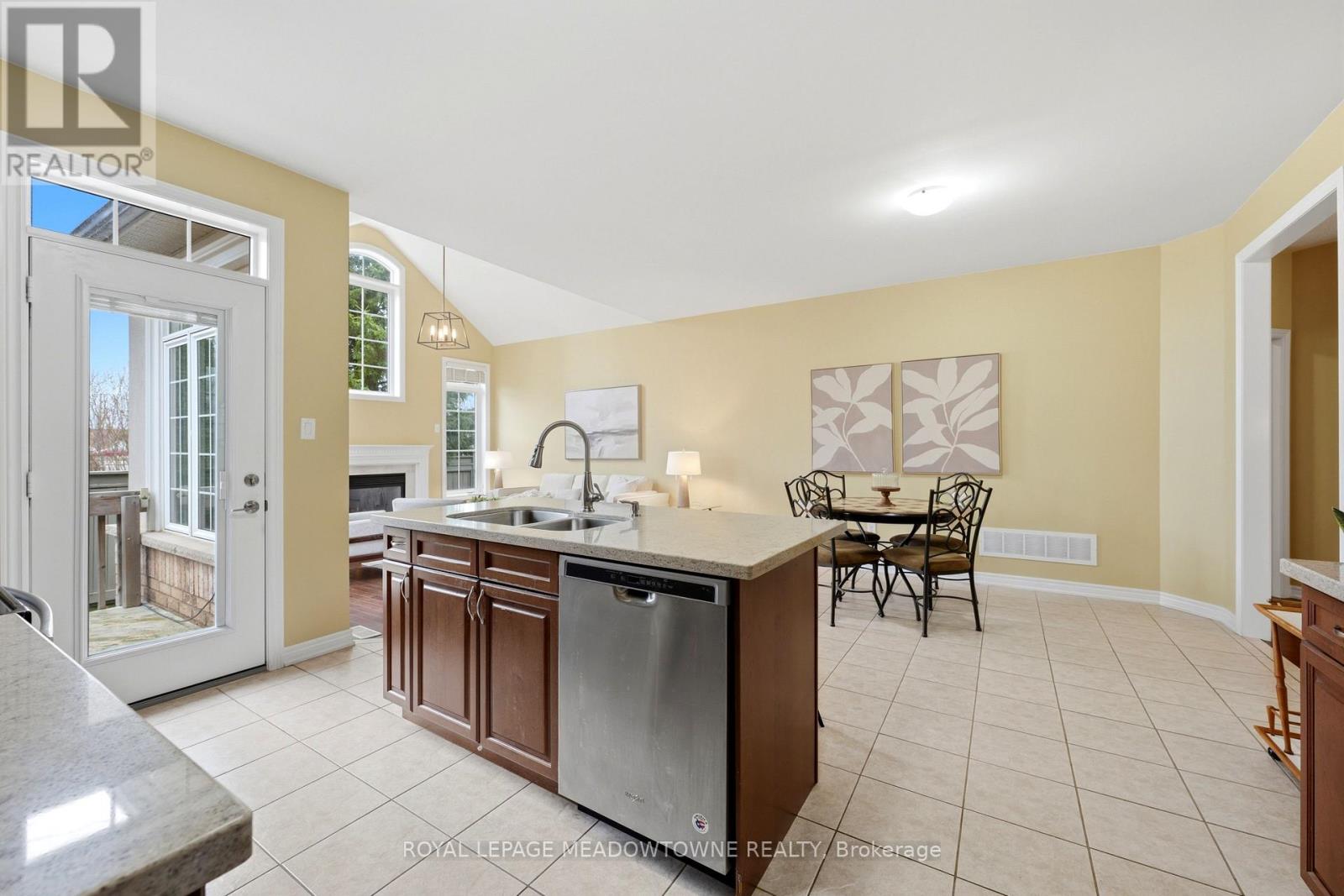 26 Garrison Square E, Halton Hills (Georgetown), Ontario  L7G 0B9 - Photo 18 - W13024206