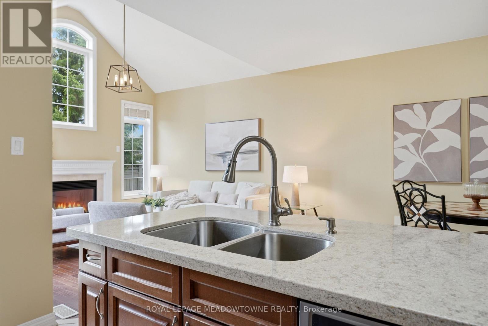 26 Garrison Square E, Halton Hills (Georgetown), Ontario  L7G 0B9 - Photo 19 - W13024206