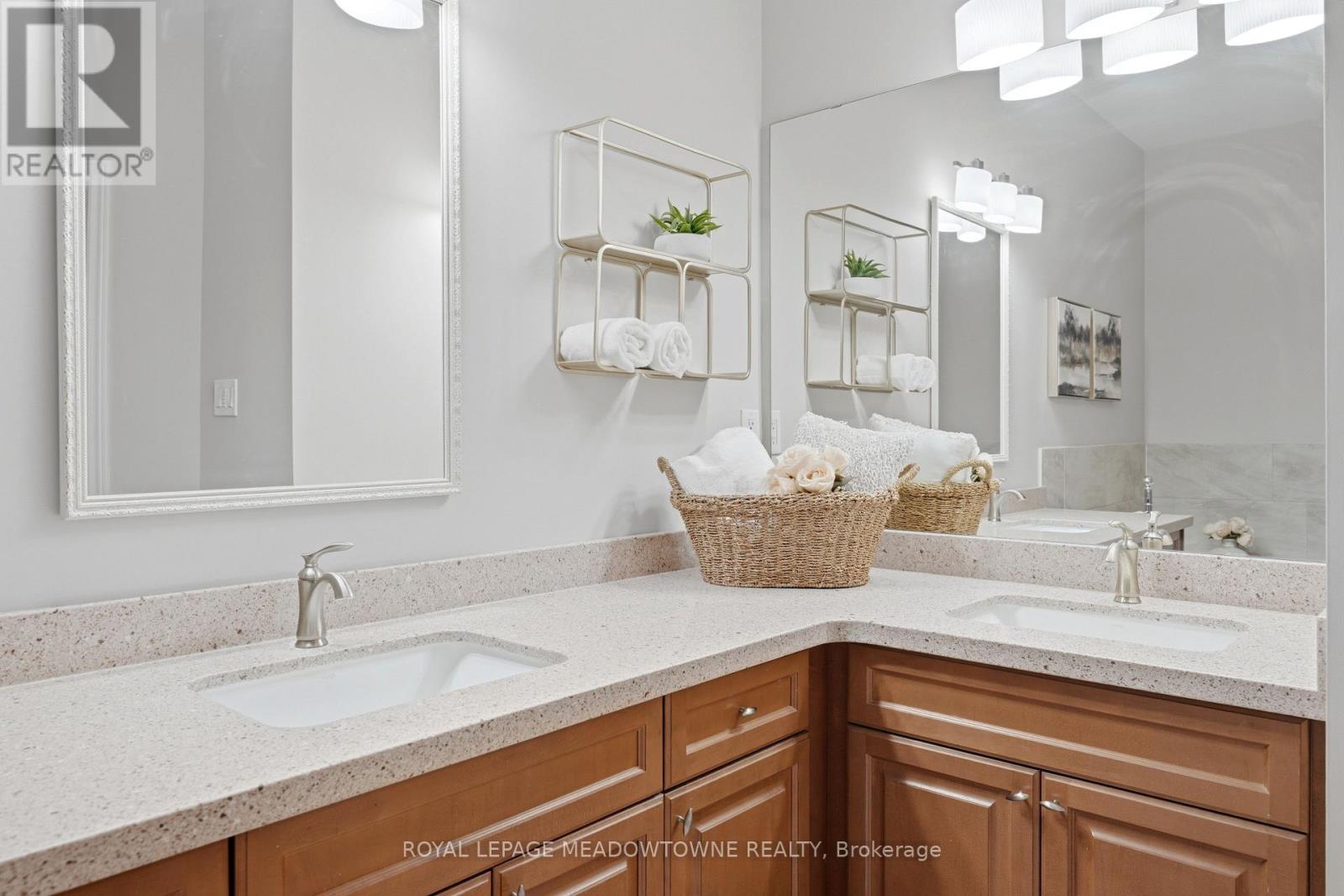 26 Garrison Square E, Halton Hills (Georgetown), Ontario  L7G 0B9 - Photo 33 - W13024206