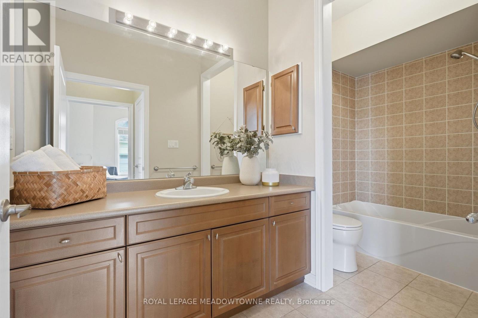 26 Garrison Square E, Halton Hills (Georgetown), Ontario  L7G 0B9 - Photo 37 - W13024206