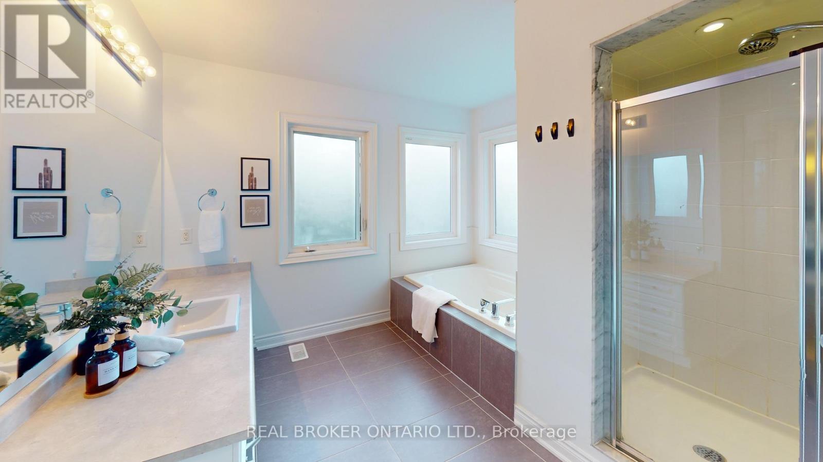 34 Kidd Street, Bradford West Gwillimbury, Ontario  L3Z 0V5 - Photo 12 - N12995946