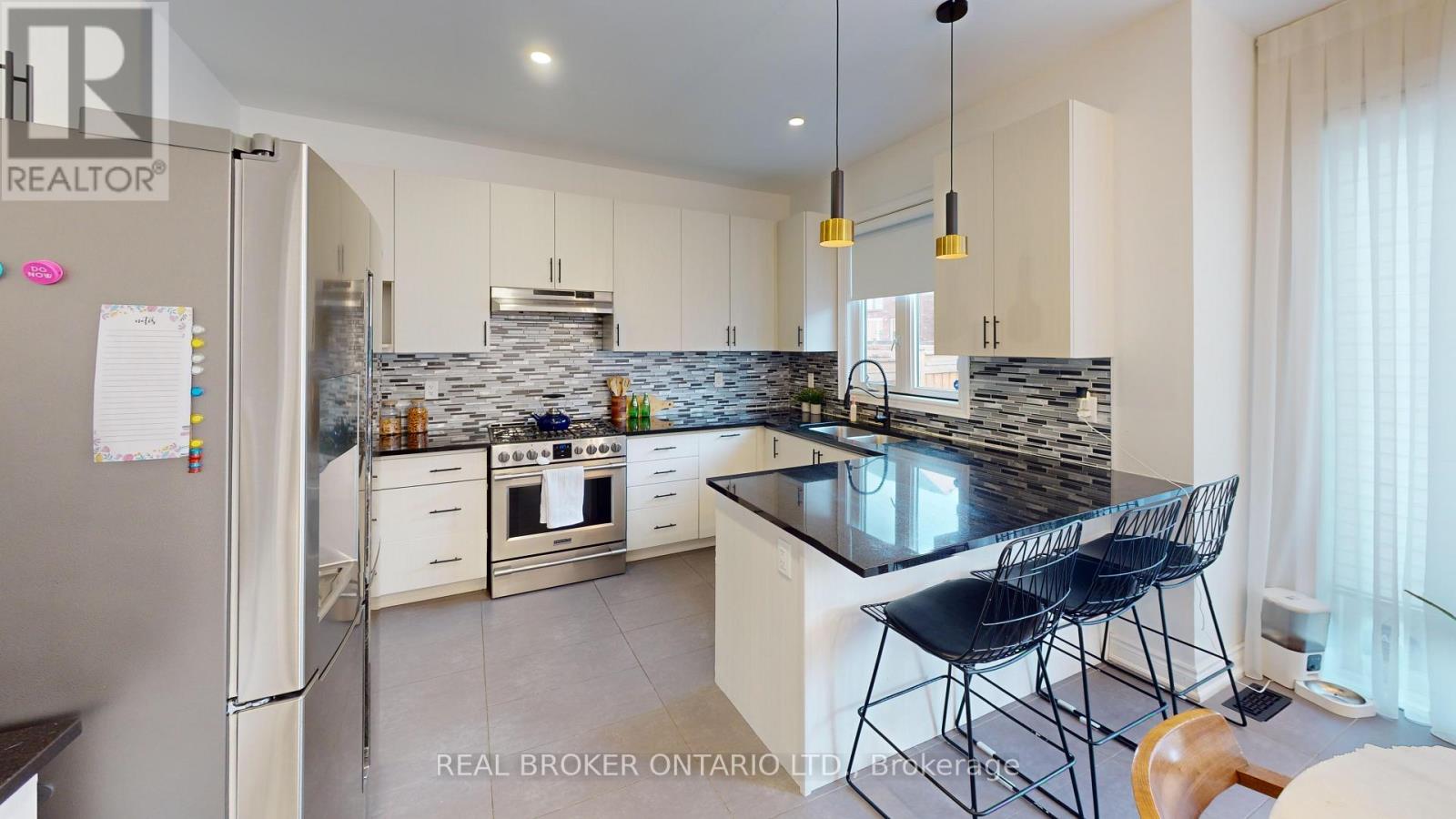 34 Kidd Street, Bradford West Gwillimbury, Ontario  L3Z 0V5 - Photo 8 - N12995946