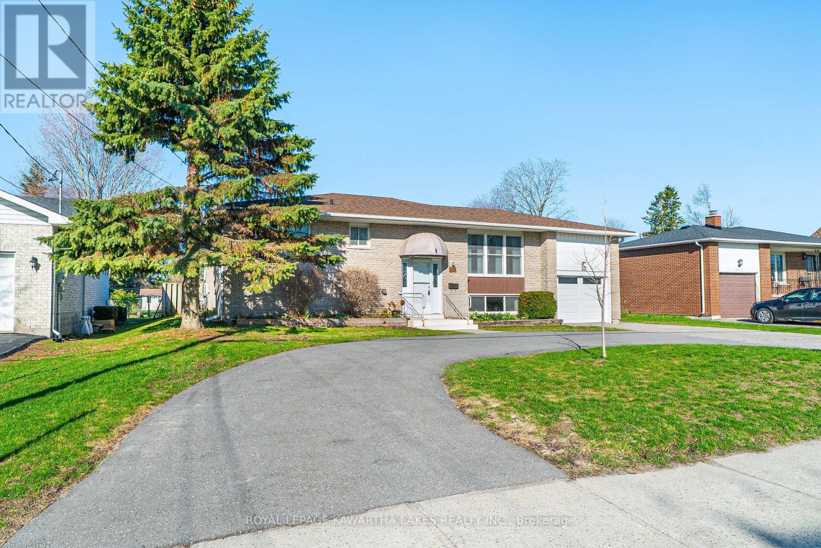 89 Angeline Street S, Kawartha Lakes, Ontario  K9V 3L4 - Photo 2 - X12615912