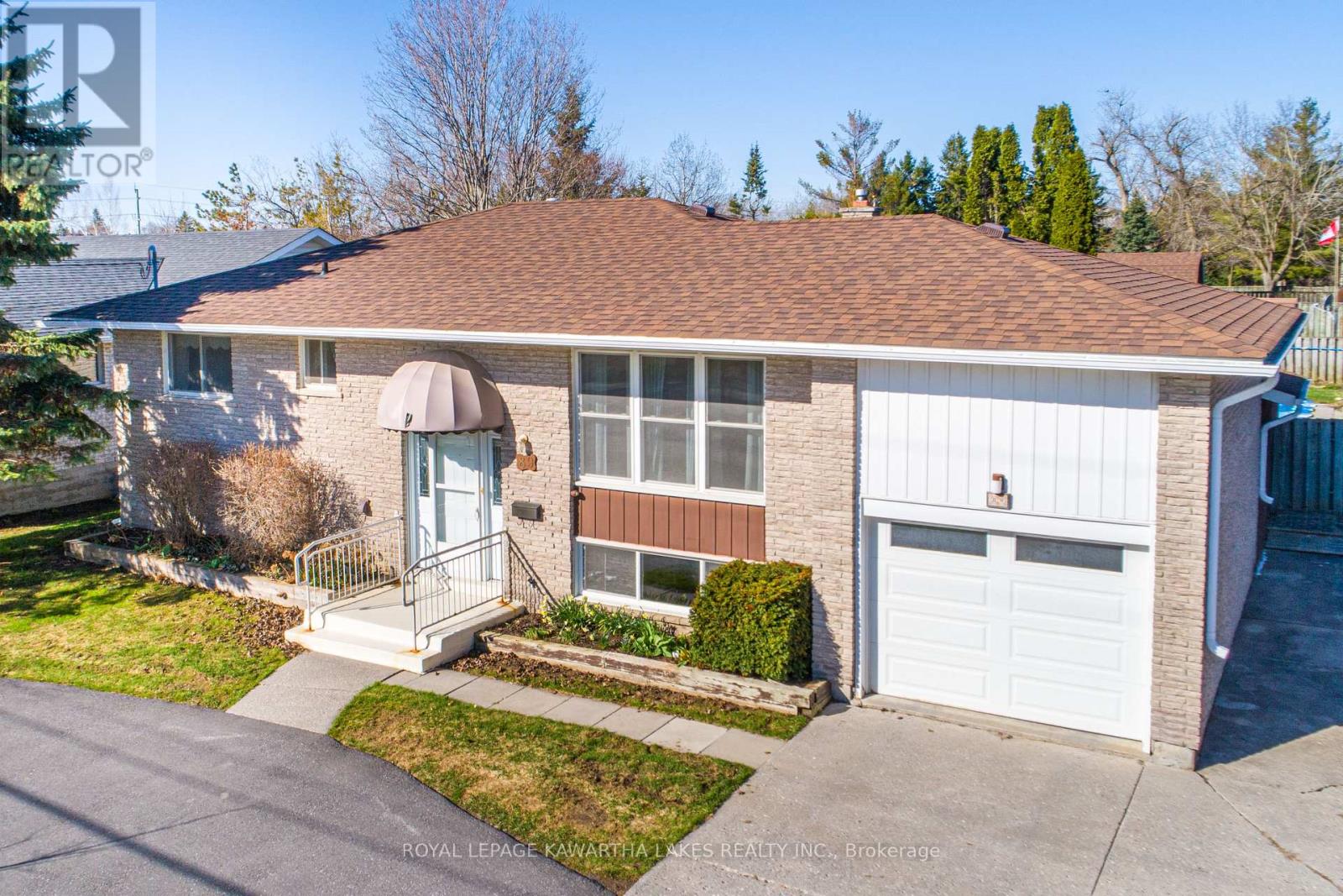 89 Angeline Street S, Kawartha Lakes, Ontario  K9V 3L4 - Photo 3 - X12615912