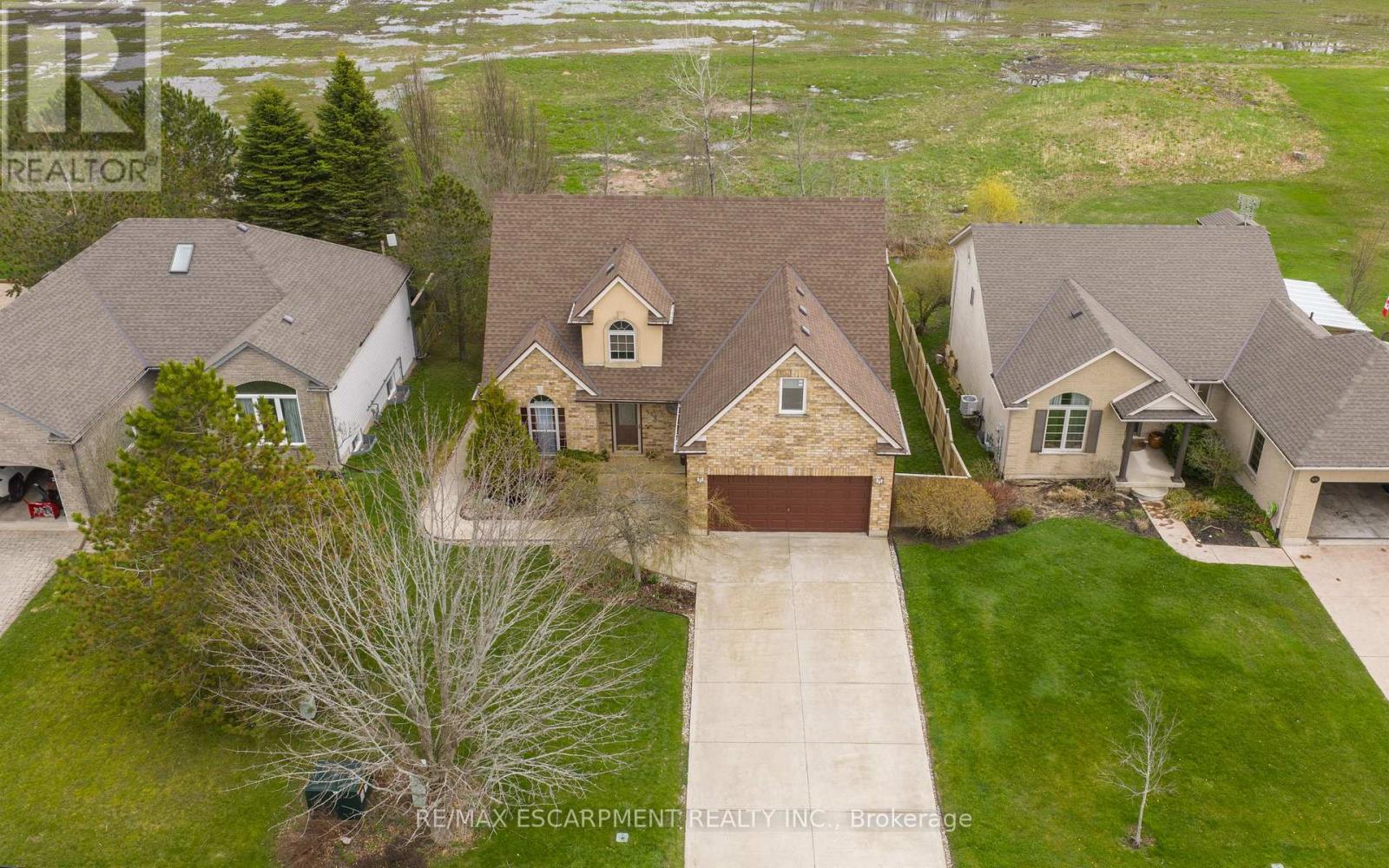 426 Barrington Court, Fort Erie, Ontario  L0S 1N0 - Photo 2 - X13024198