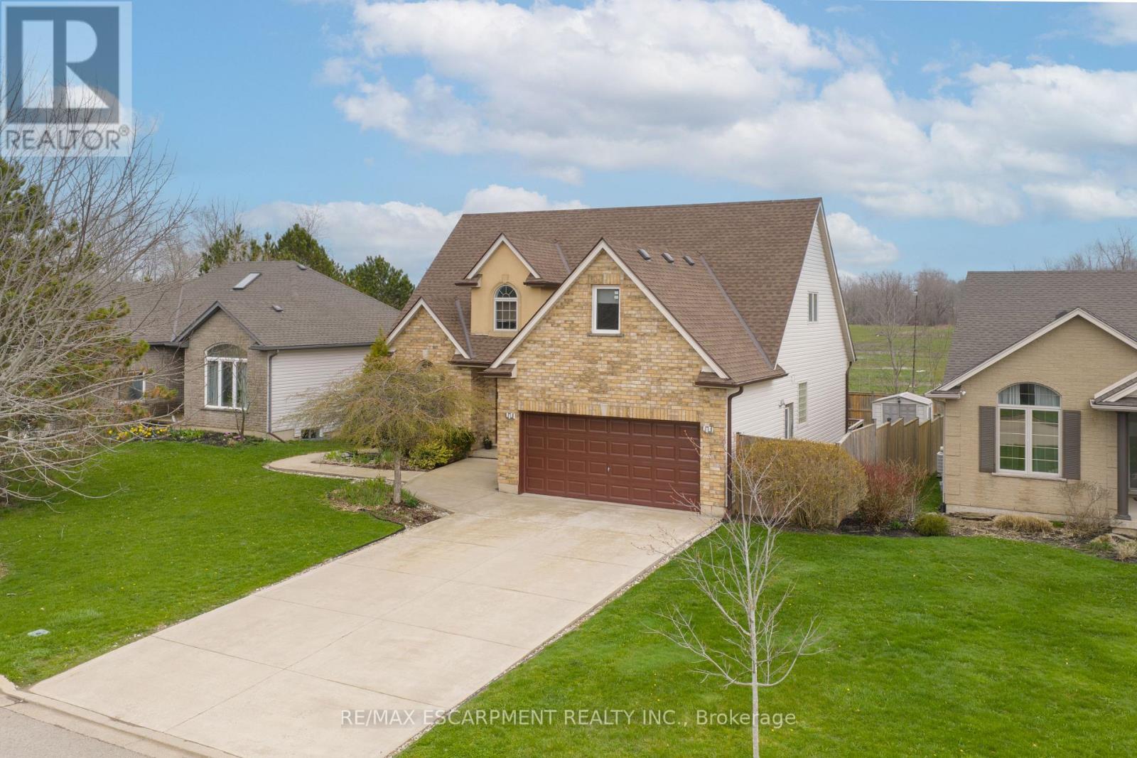 426 Barrington Court, Fort Erie, Ontario  L0S 1N0 - Photo 3 - X13024198