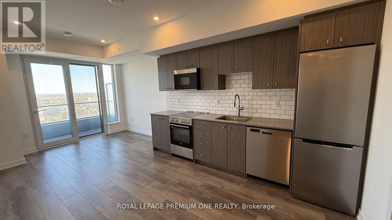 2414 - 15 Wellington Street S, Kitchener, Ontario  N2G 0E4 - Photo 2 - X13024226