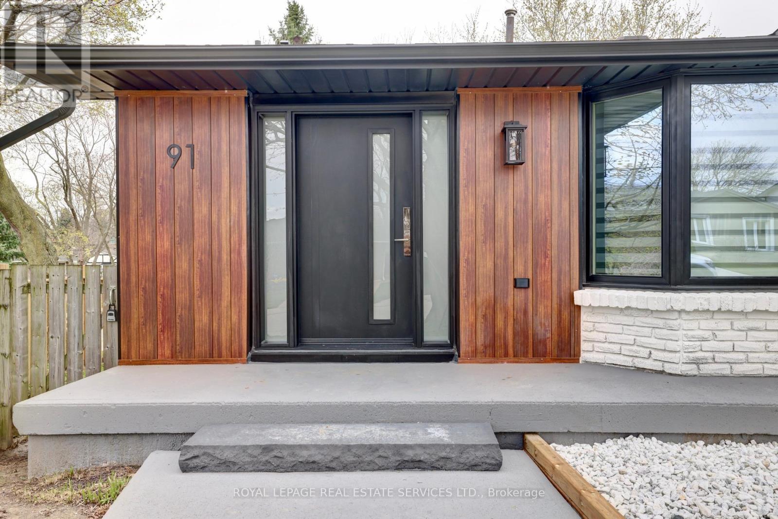 91 Forestgate Drive, Hamilton, Ontario  L9C 6A4 - Photo 2 - X13024318