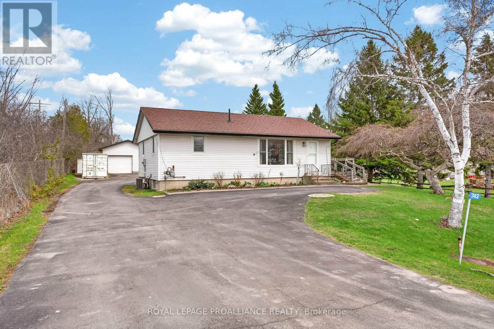 742 Wallbridge-Loyalist Road, Belleville, Ontario  K8N 4Z5 - Photo 1 - X13024488