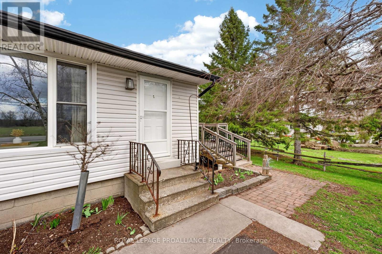 742 Wallbridge-Loyalist Road, Belleville, Ontario  K8N 4Z5 - Photo 3 - X13024488