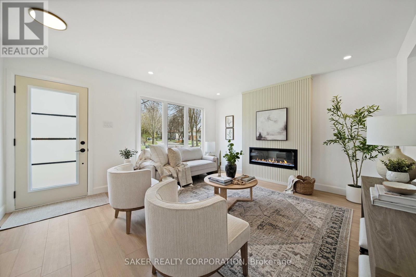 Photo 3 of 34 for 35 Kintail Crescent