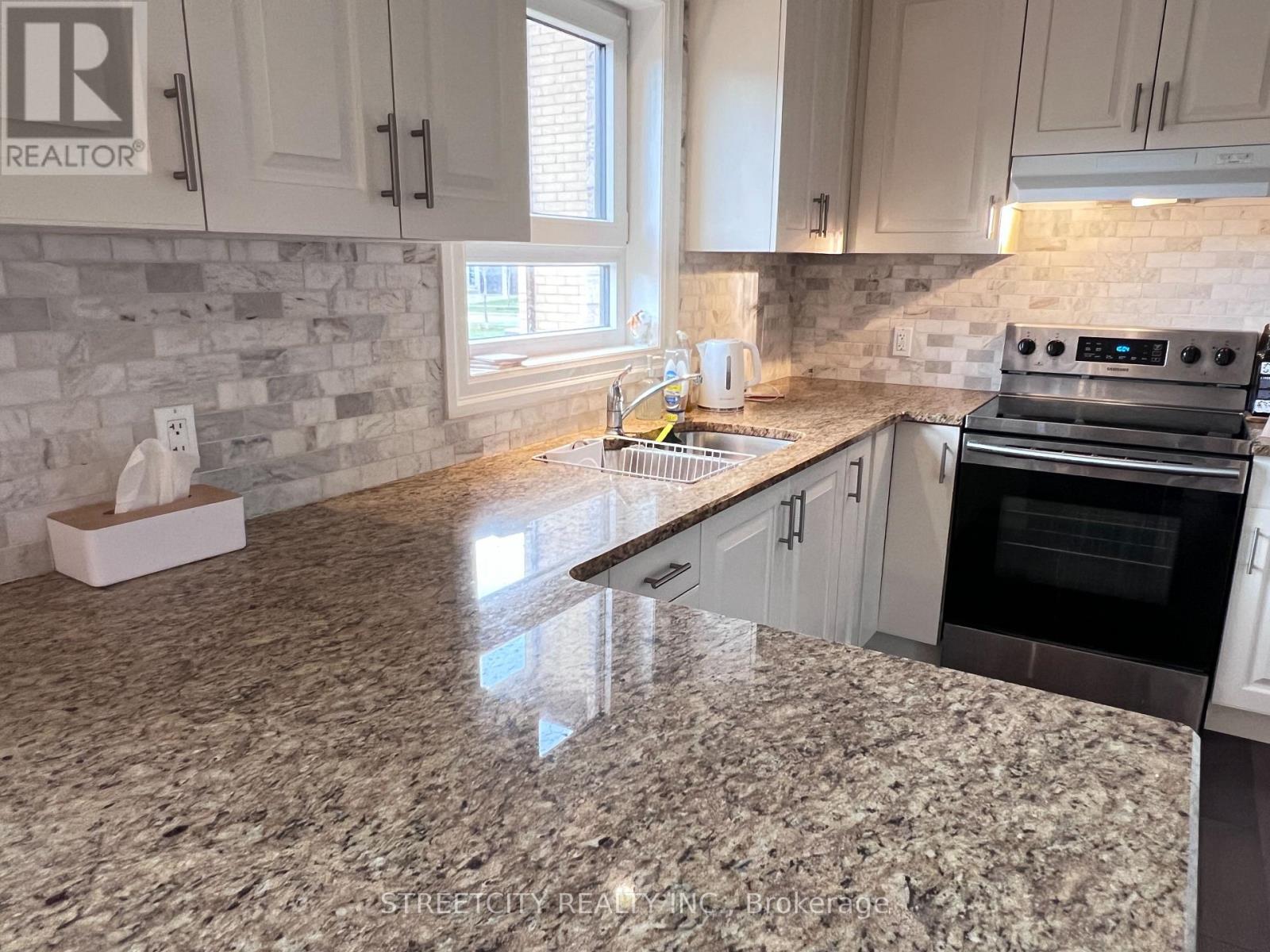 Photo 11 of 33 for 878 Zaifman Circle