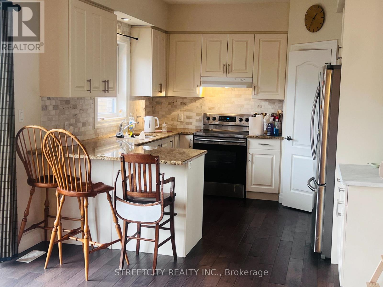 Photo 9 of 33 for 878 Zaifman Circle