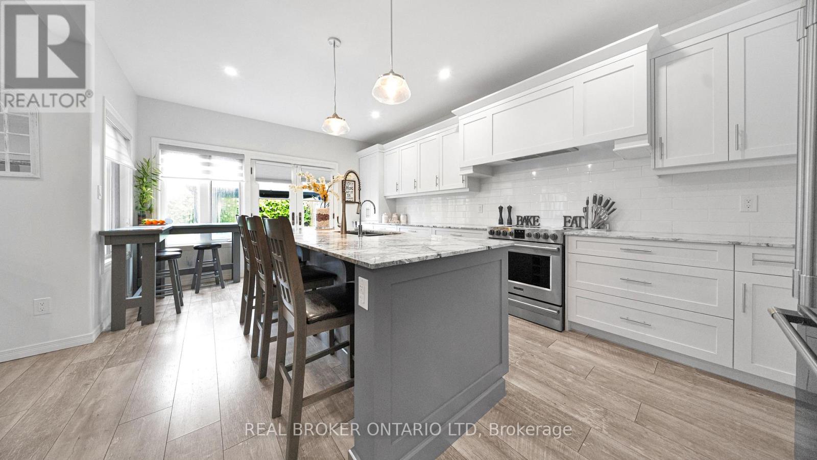 Photo 12 of 43 for 949 Blythwood Road