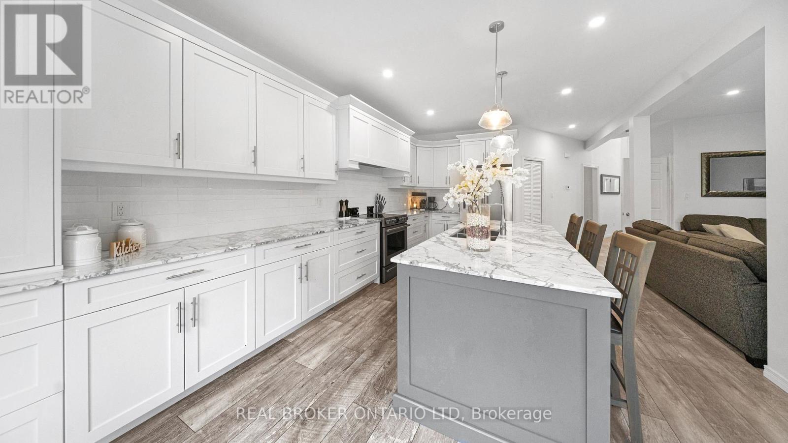 Photo 13 of 43 for 949 Blythwood Road