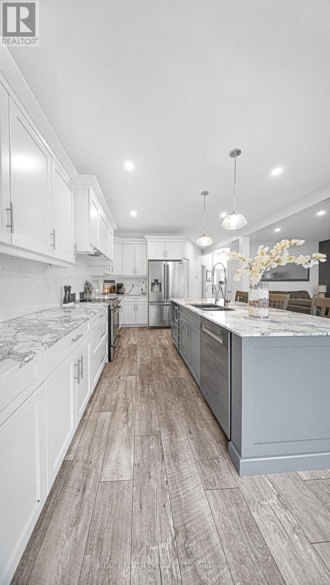 Photo 15 of 43 for 949 Blythwood Road