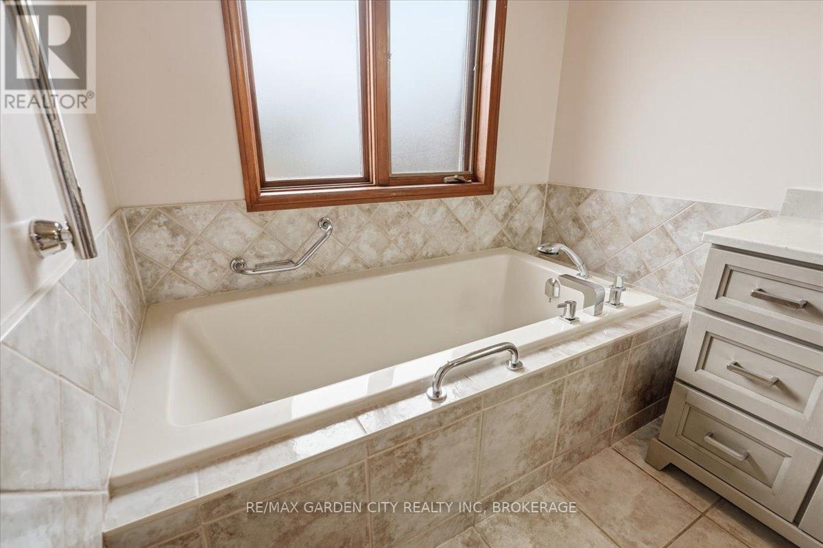 603 Bunting Road, St. Catharines, Ontario  L2M 2Z9 - Photo 17 - X12852870