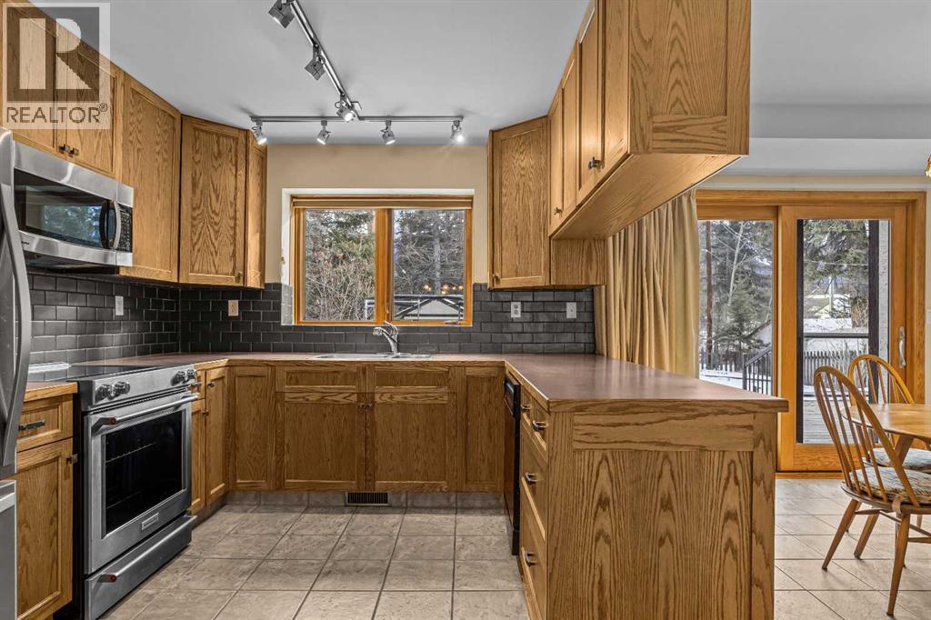 933 15th Street, Canmore, Alberta  T1W 1X2 - Photo 9 - A2290110