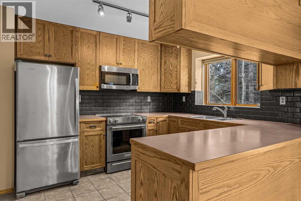 933 15th Street, Canmore, Alberta  T1W 1X2 - Photo 10 - A2290110