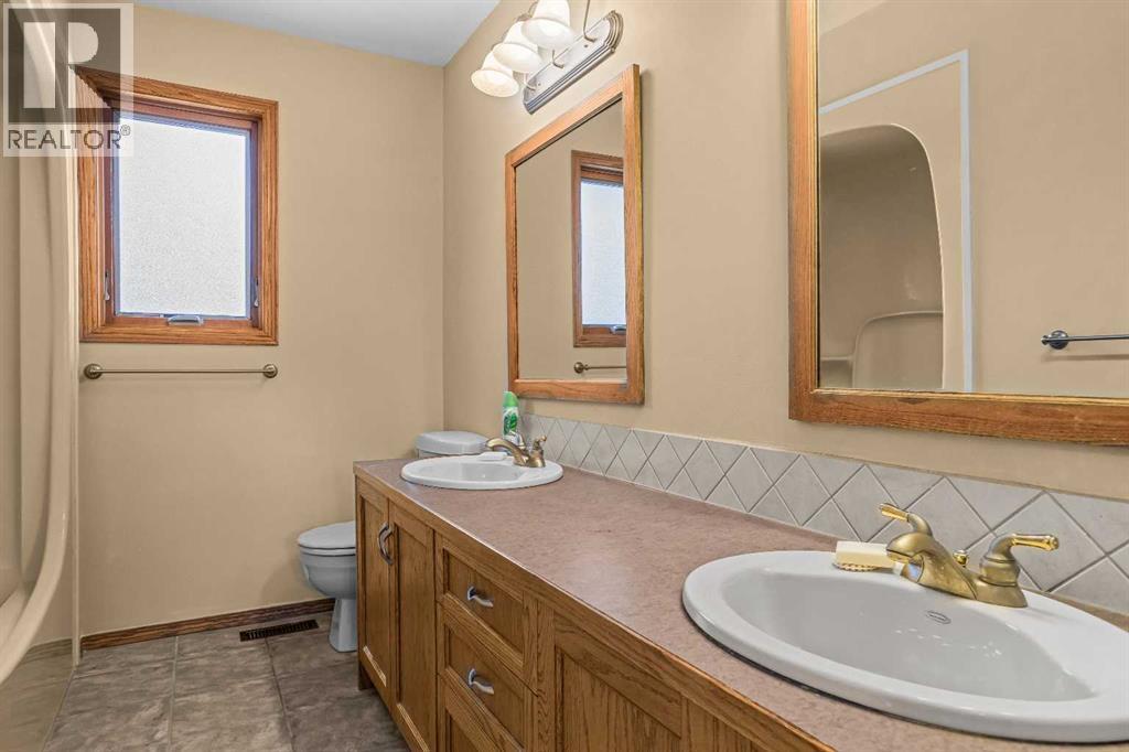 933 15th Street, Canmore, Alberta  T1W 1X2 - Photo 33 - A2290110