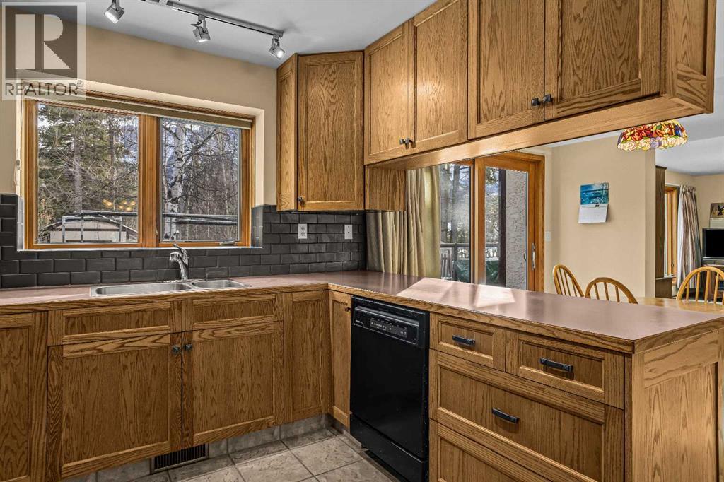 933 15th Street, Canmore, Alberta  T1W 1X2 - Photo 12 - A2290110