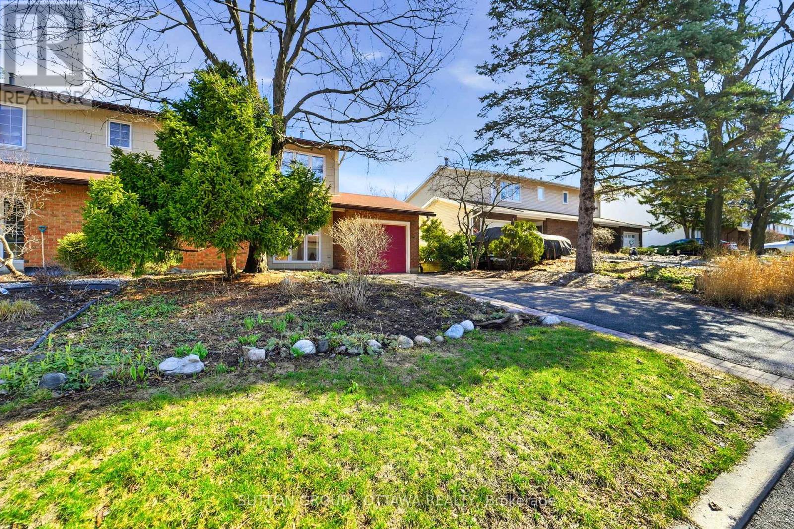 110 Pigeon Terrace, Ottawa, Ontario  K1V 9H7 - Photo 2 - X13024328