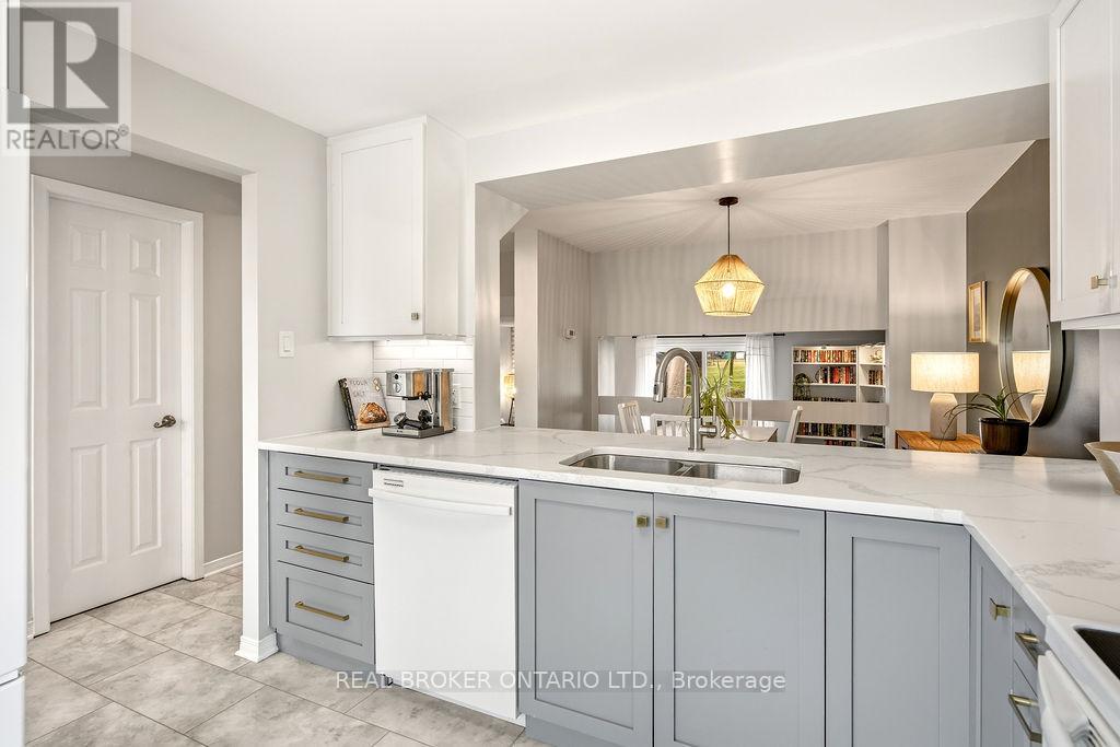 1095 Avignon Court, Ottawa, Ontario  K1C 2M2 - Photo 4 - X13024338