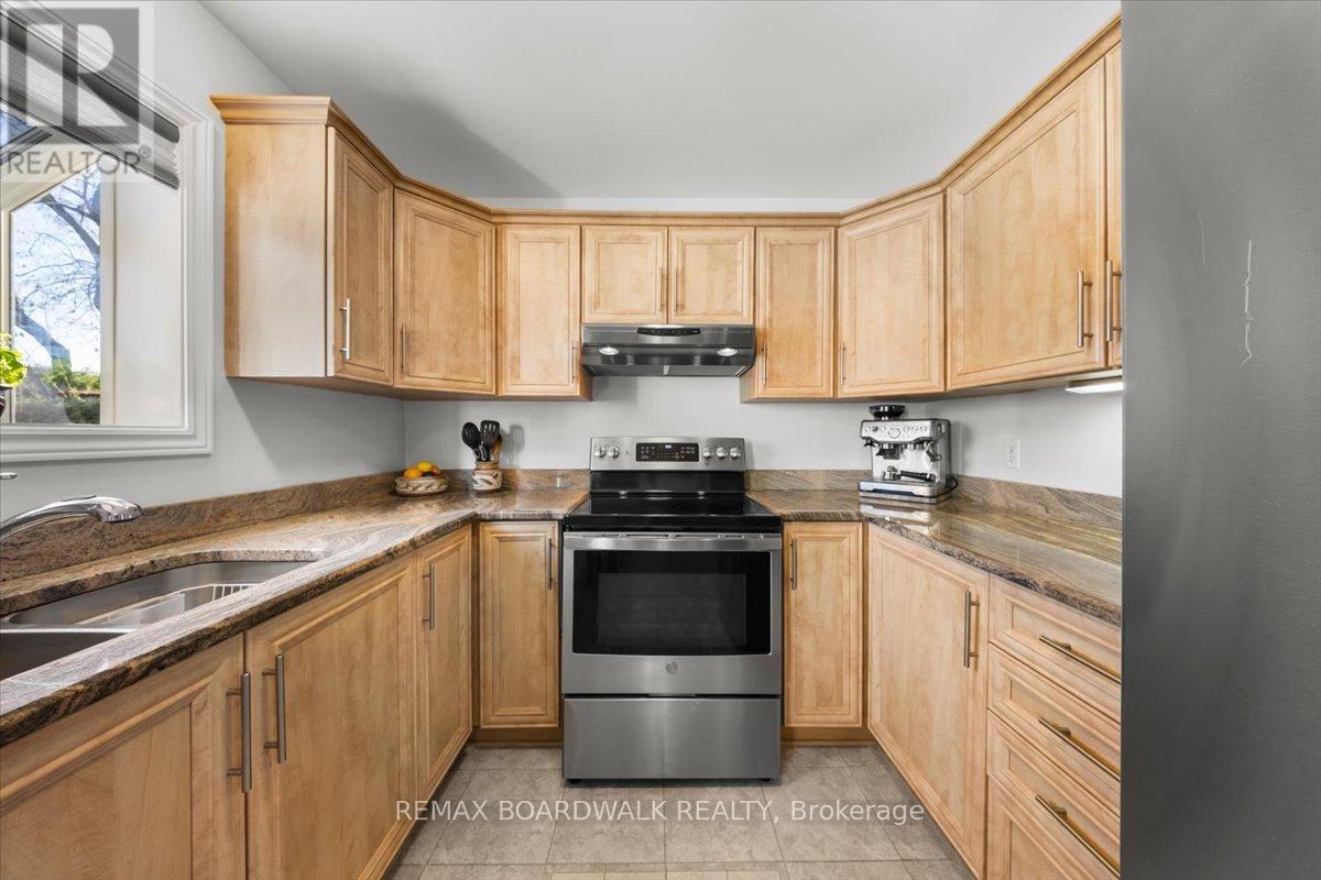 6241 St Albans Court, Ottawa, Ontario  K1C 3C5 - Photo 12 - X13024410