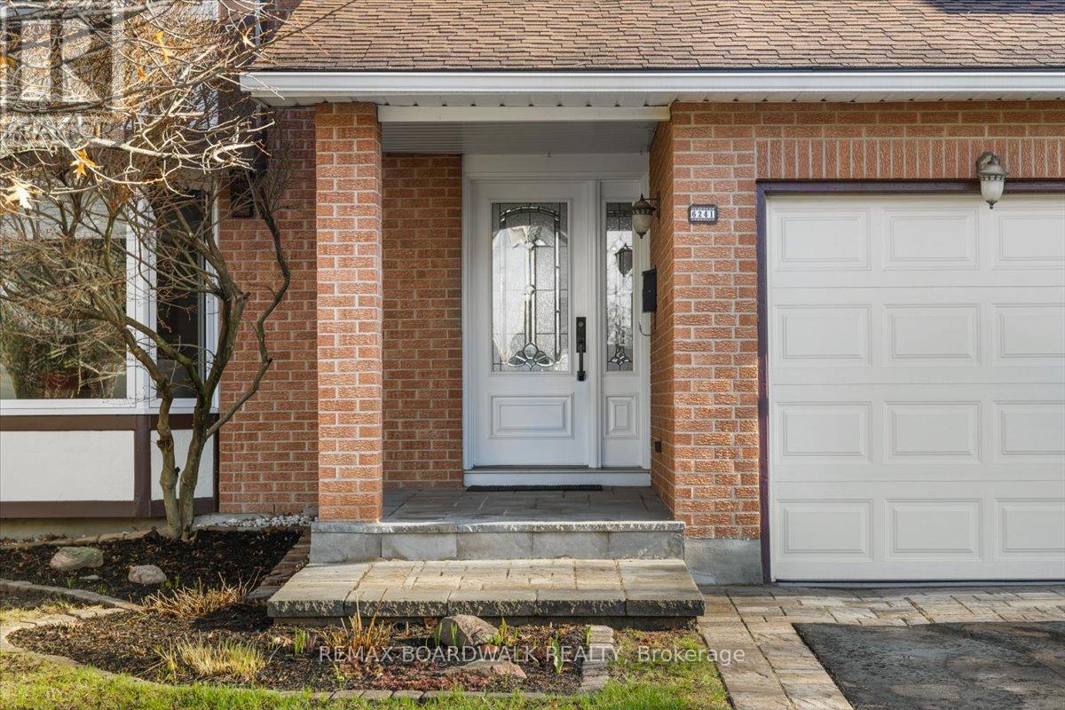 6241 St Albans Court, Ottawa, Ontario  K1C 3C5 - Photo 2 - X13024410