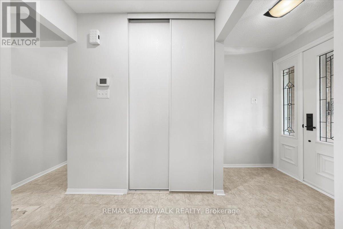 6241 St Albans Court, Ottawa, Ontario  K1C 3C5 - Photo 3 - X13024410