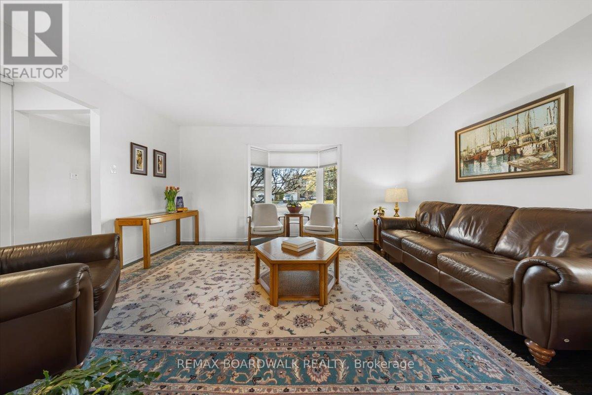 6241 St Albans Court, Ottawa, Ontario  K1C 3C5 - Photo 6 - X13024410