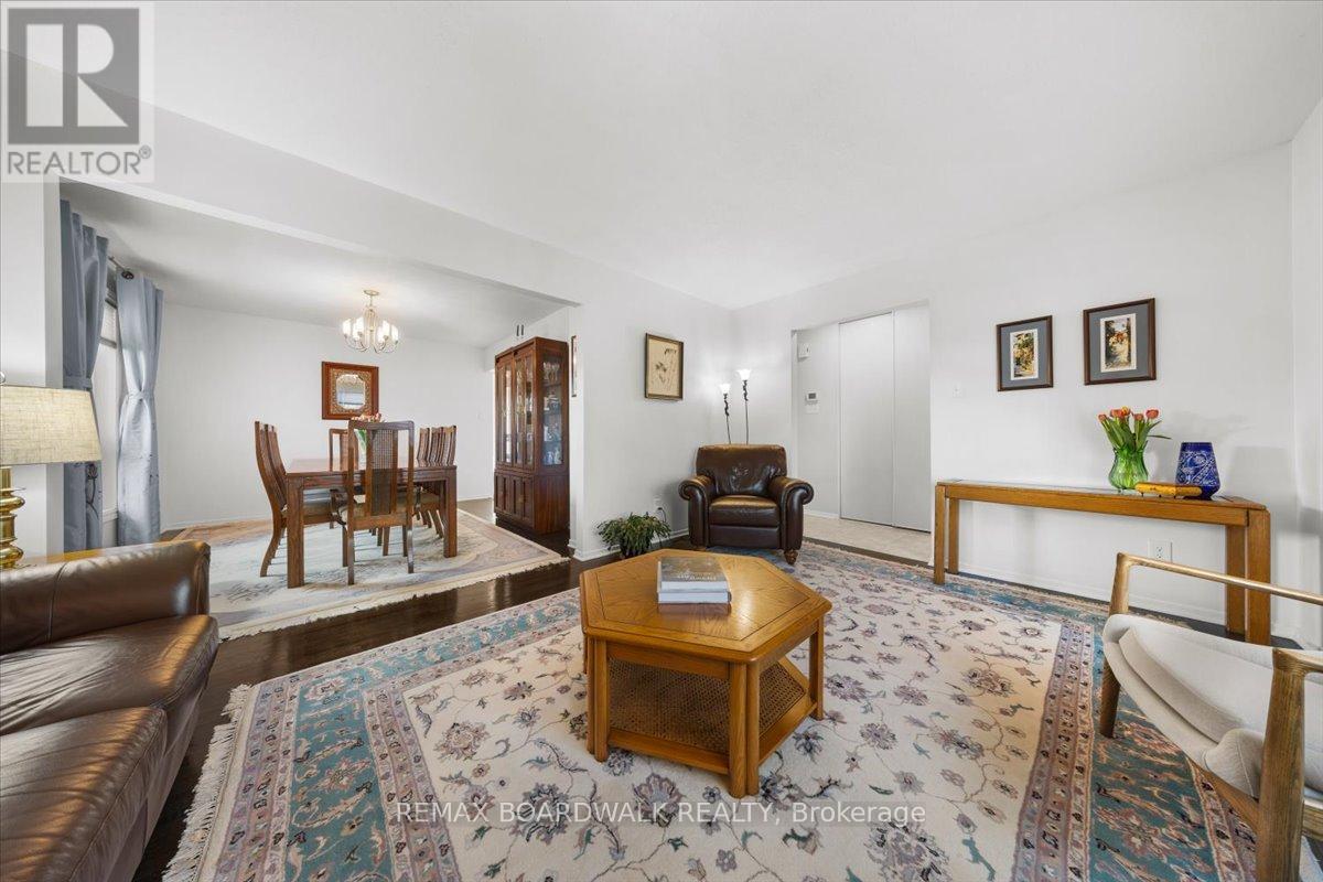 6241 St Albans Court, Ottawa, Ontario  K1C 3C5 - Photo 7 - X13024410