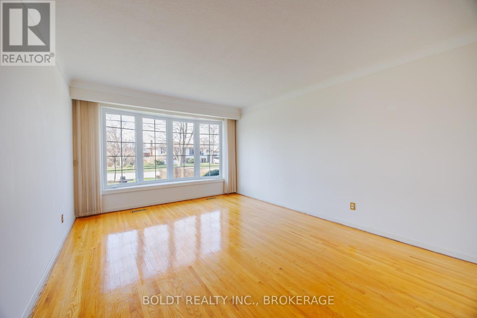 15 Nottingham Court, St. Catharines, Ontario  L2M 1L6 - Photo 4 - X13024462