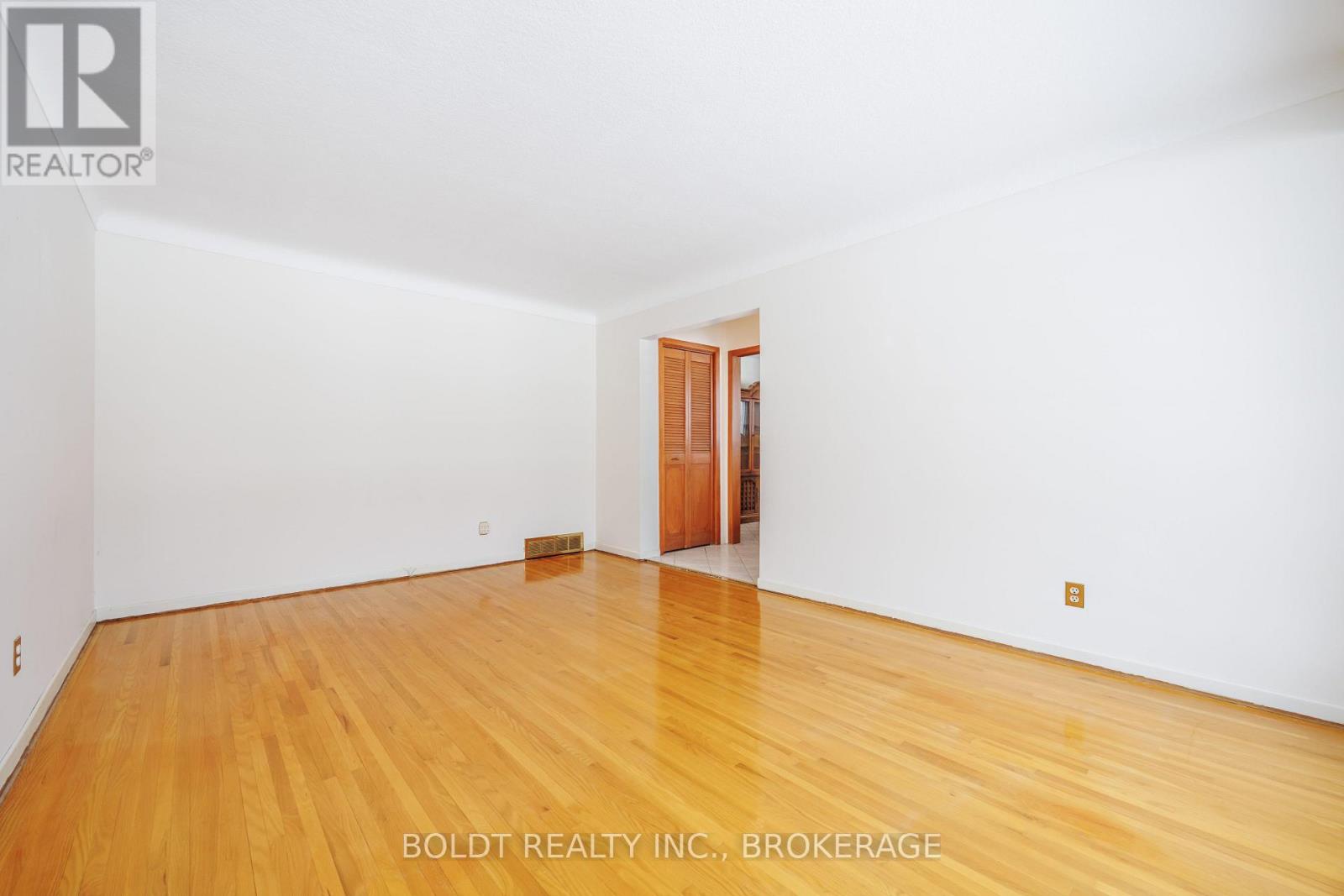 15 Nottingham Court, St. Catharines, Ontario  L2M 1L6 - Photo 5 - X13024462