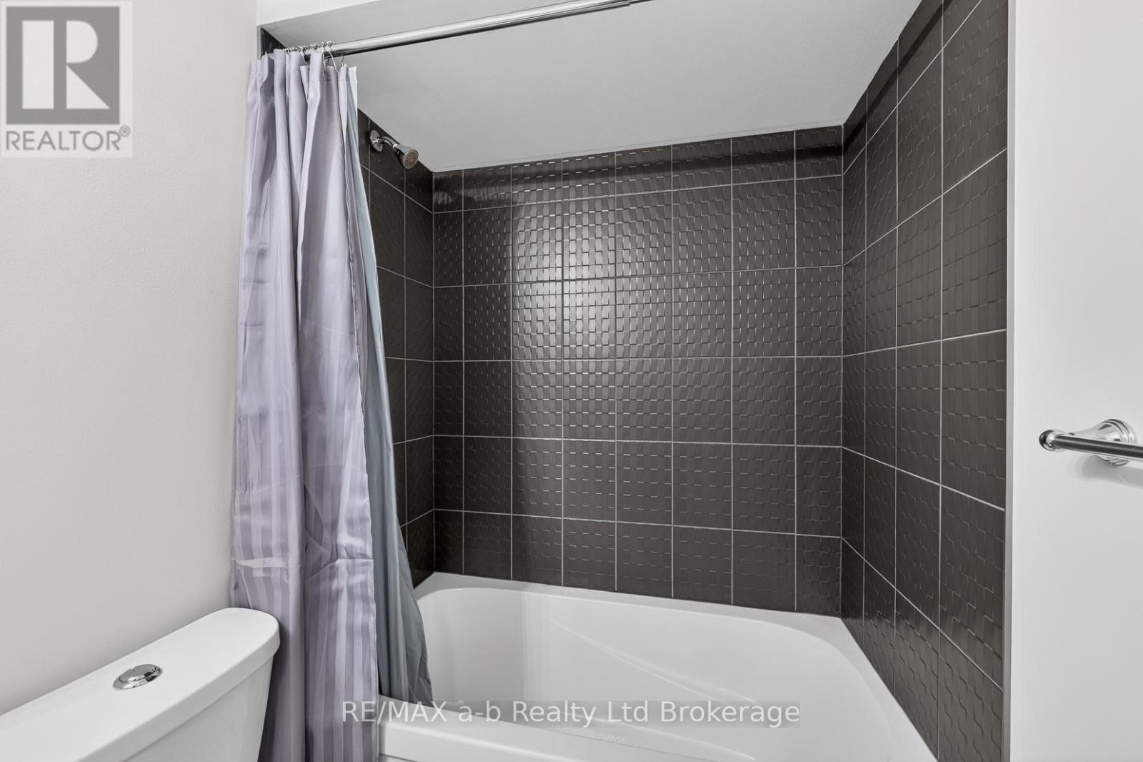 111 King Street East, Unit 14 Street, Ingersoll, Ontario  N5C 1G8 - Photo 15 - X13024508