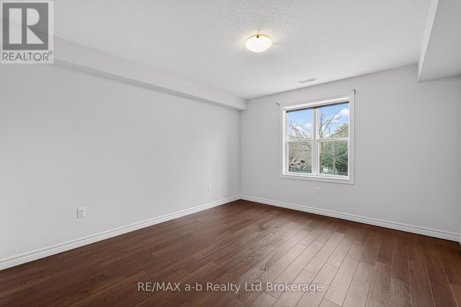 111 King Street East, Unit 14 Street, Ingersoll, Ontario  N5C 1G8 - Photo 16 - X13024508