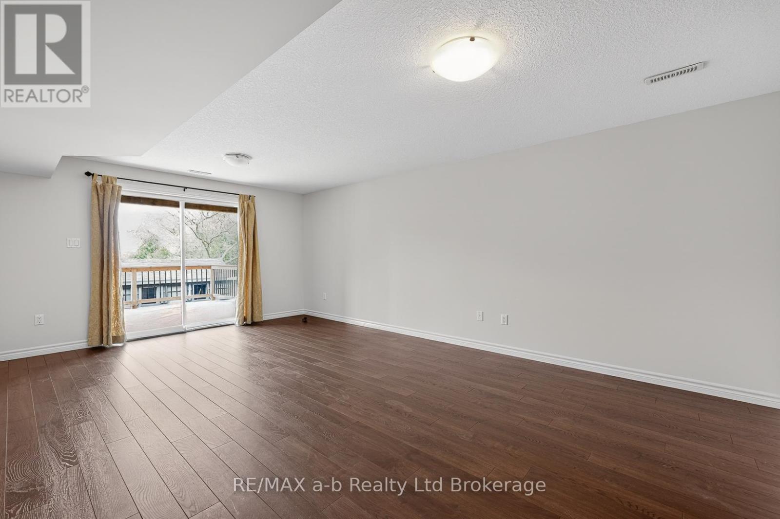 111 King Street East, Unit 14 Street, Ingersoll, Ontario  N5C 1G8 - Photo 18 - X13024508