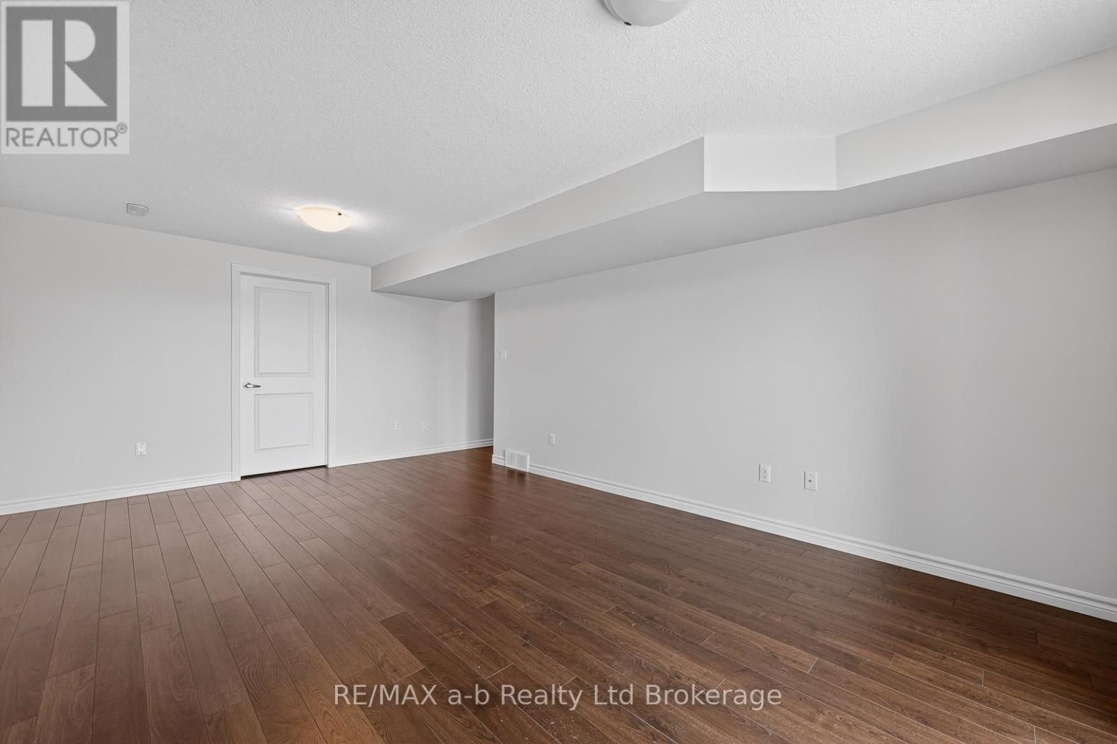 111 King Street East, Unit 14 Street, Ingersoll, Ontario  N5C 1G8 - Photo 19 - X13024508