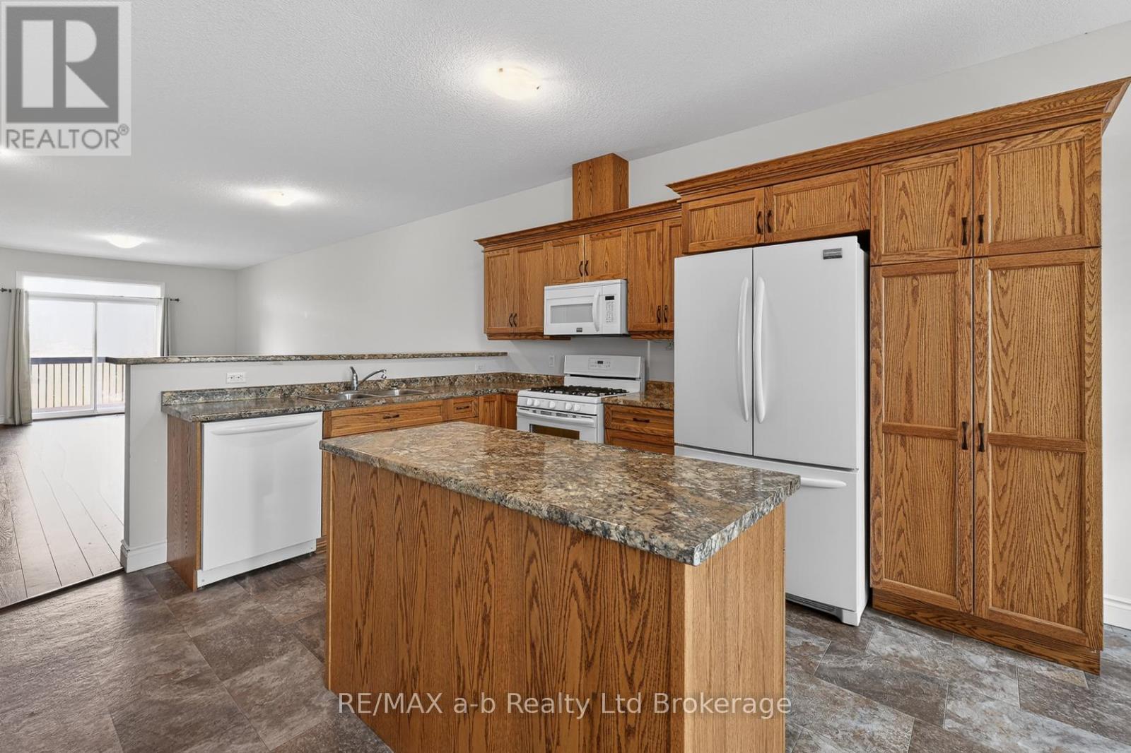 111 King Street East, Unit 14 Street, Ingersoll, Ontario  N5C 1G8 - Photo 2 - X13024508