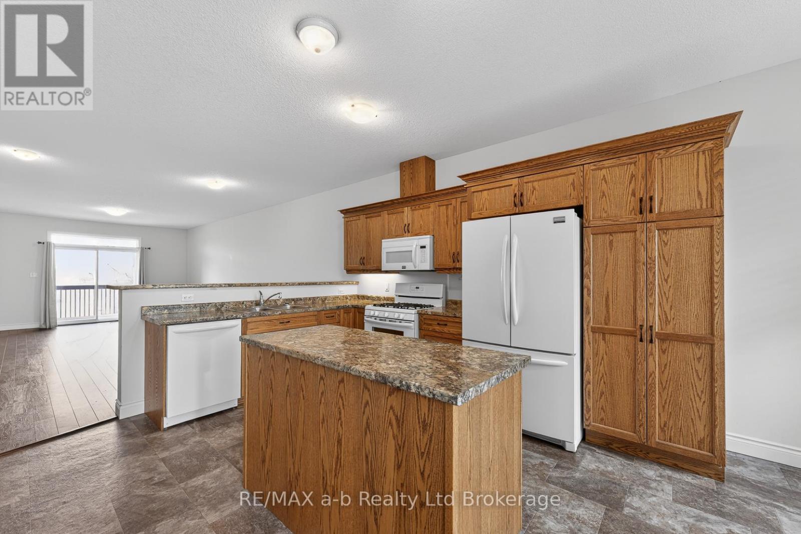 111 King Street East, Unit 14 Street, Ingersoll, Ontario  N5C 1G8 - Photo 3 - X13024508