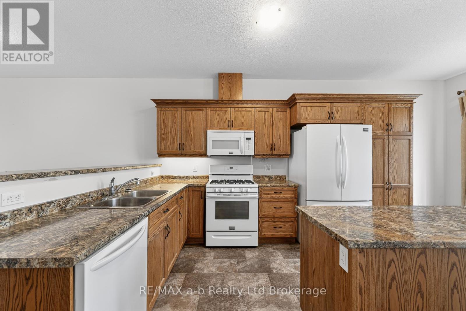 111 King Street East, Unit 14 Street, Ingersoll, Ontario  N5C 1G8 - Photo 5 - X13024508