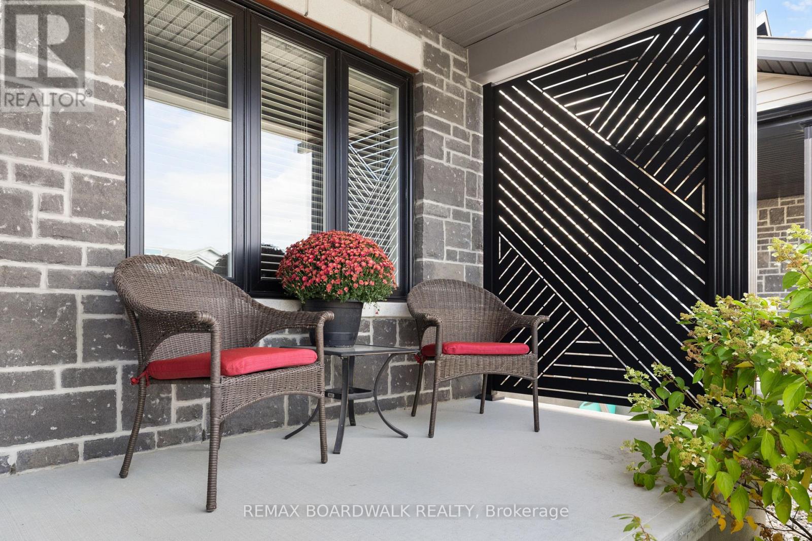 216 Mckenny Street, Mississippi Mills, Ontario  K0A 1A0 - Photo 4 - X12949114