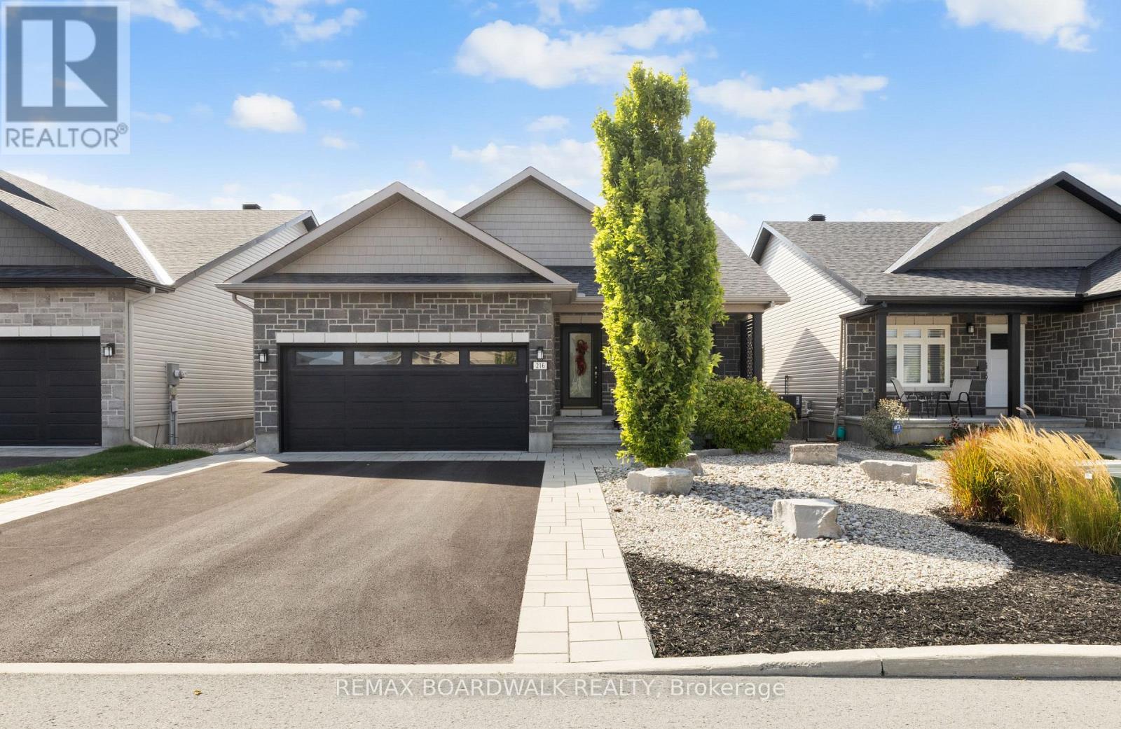 216 MCKENNY STREET, Mississippi Mills, Ontario